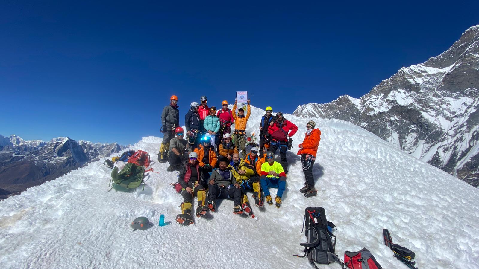 Vrh Island Peak 6189m