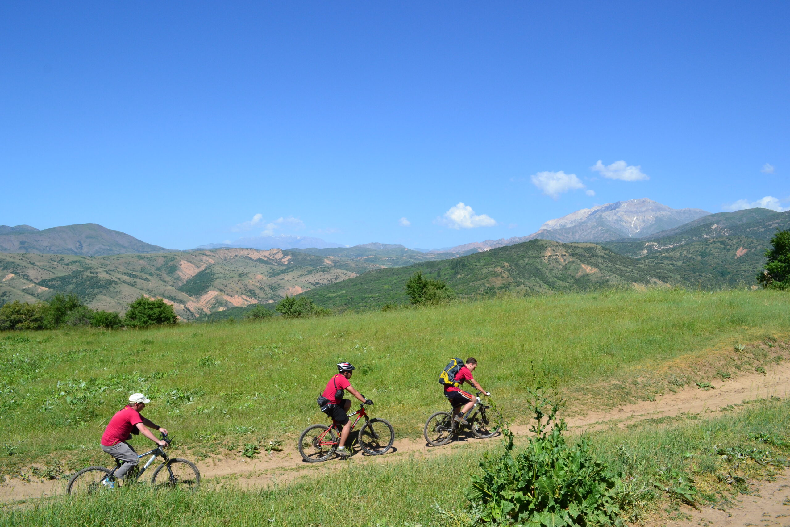MTB vožnja kroz pejzaže oko grebena Surenata